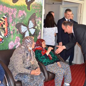 Edirne Valimiz Sayın Ekrem CANALP Huzurevini ve Çocuk Sitesini Ziyaret Etti - fotoğraf 2