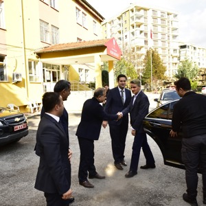 Vali Aydın Baruş 2020 yılının ilk ziyaretini İl Müdürlüğümüze bağlı Huzurevi ve Yaşlı Bakım Merkezine yaptı. - fotoğraf 1