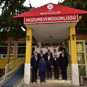 Vali Aydın Baruş 2020 yılının ilk ziyaretini İl Müdürlüğümüze bağlı Huzurevi ve Yaşlı Bakım Merkezine yaptı. - fotoğraf 2