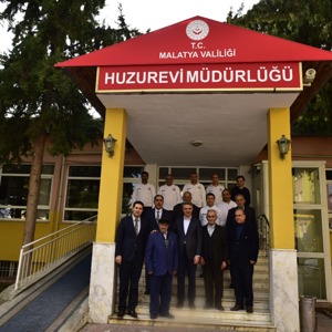 Vali Aydın Baruş 2020 yılının ilk ziyaretini İl Müdürlüğümüze bağlı Huzurevi ve Yaşlı Bakım Merkezine yaptı. - fotoğraf 4