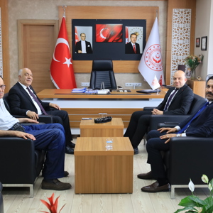 Erzincan İŞKUR İl Müdürü Sayın Ahmet Oran, Ak Parti İl Başkan Yardımcısı Sayın Mustafa Gürbüz ve beraberindeki misafiri, İl Müdürümüz Sayın Abdulhalim Ünalan’ı makamında ziyaret ettiler. - fotoğraf 1