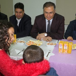 Valimiz Sayın Köksal Şakalar Ve Eşi Müslime Şakalar Hanımefendi, Çocuklarımızın Mutluluğuna Ortak Oldu - fotoğraf 2