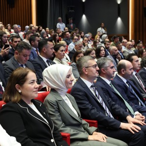Yeni İletişim Teknolojileri ve Aile: Dijital Güvenlik ve İnsan Odaklı Teknoloji Vurgusu - fotoğraf 5