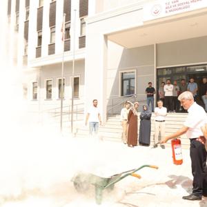 2026 yılı eğitim faaliyetleri kapsamında Müdürlüğümüz yerleşkesinde AFAD tarafından Yangın Farkındalık Eğitimi, Afetlerde İlk Yardım Eğitimi ve Bina Tahliye Tatbikatı gerçekleştirildi. - fotoğraf 4