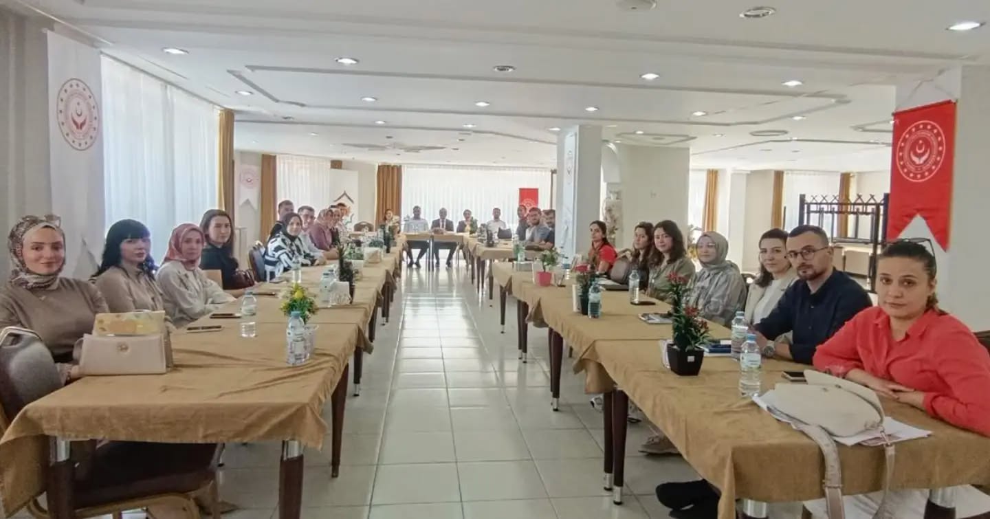 Dr. İsmail Işık Huzurevi Yaşlı Bakım ve Rehabilitasyon Merkezi Müdürlüğünde Bilgilendirme Toplantısı Gerçekleştirildi