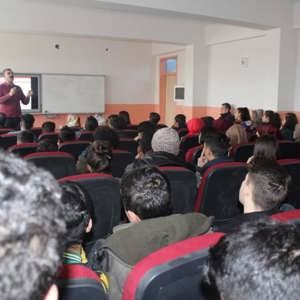 Muradiye’de Alpaslan Fen Lisesine Erken Yaşta Evlilik Semineri - fotoğraf 3