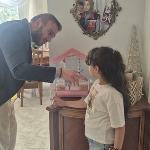 İl Müdürümüz Alper Alp, devletimizin şefkat eli altında geleceğe güvenle hazırlanan çocuklarımızı ve onlara yuvalarını açan koruyucu ailelerimizi yalnız bırakmıyor. İ - fotoğraf 1
