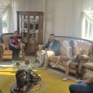 İl Müdürümüz Alper Alp, devletimizin şefkat eli altında geleceğe güvenle hazırlanan çocuklarımızı ve onlara yuvalarını açan koruyucu ailelerimizi yalnız bırakmıyor. İ - fotoğraf 2