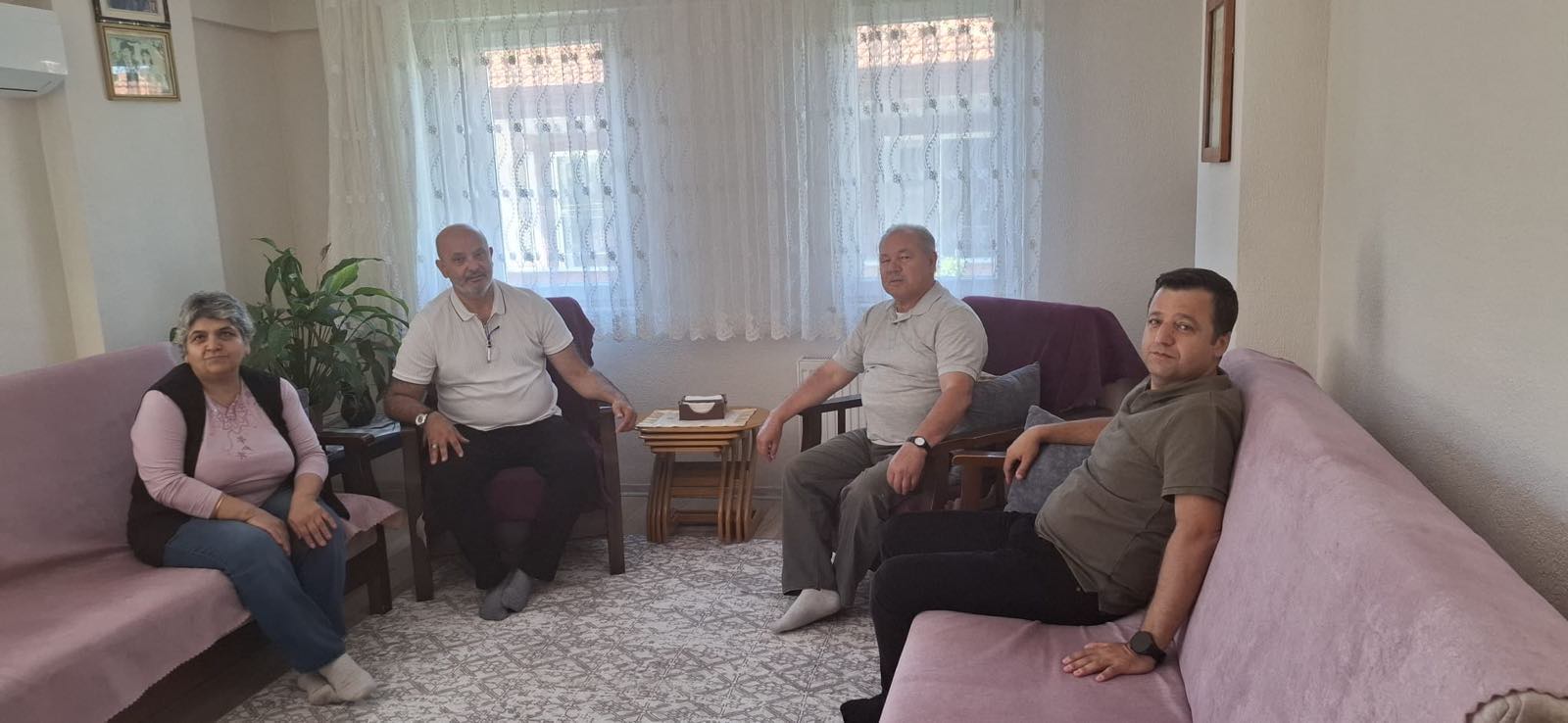 İl Müdürümüz Yakup KÜTÜK, babası vefat eden Muğla Zihinsel Engelliler Derneği Başkanı Menderes ÇETİNÖZLÜ’yü evinde ziyaret ederek taziyelerini iletti.