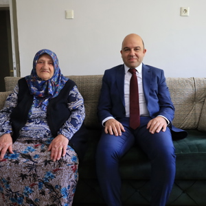  Kahraman Şehidimiz Rahmi Sarıgül’ün Bizlere Emaneti Olan Kıymetli Annesi Fatma Sarıgül’ü Ziyaret Ederek Ellerinden Öptük. - fotoğraf 1