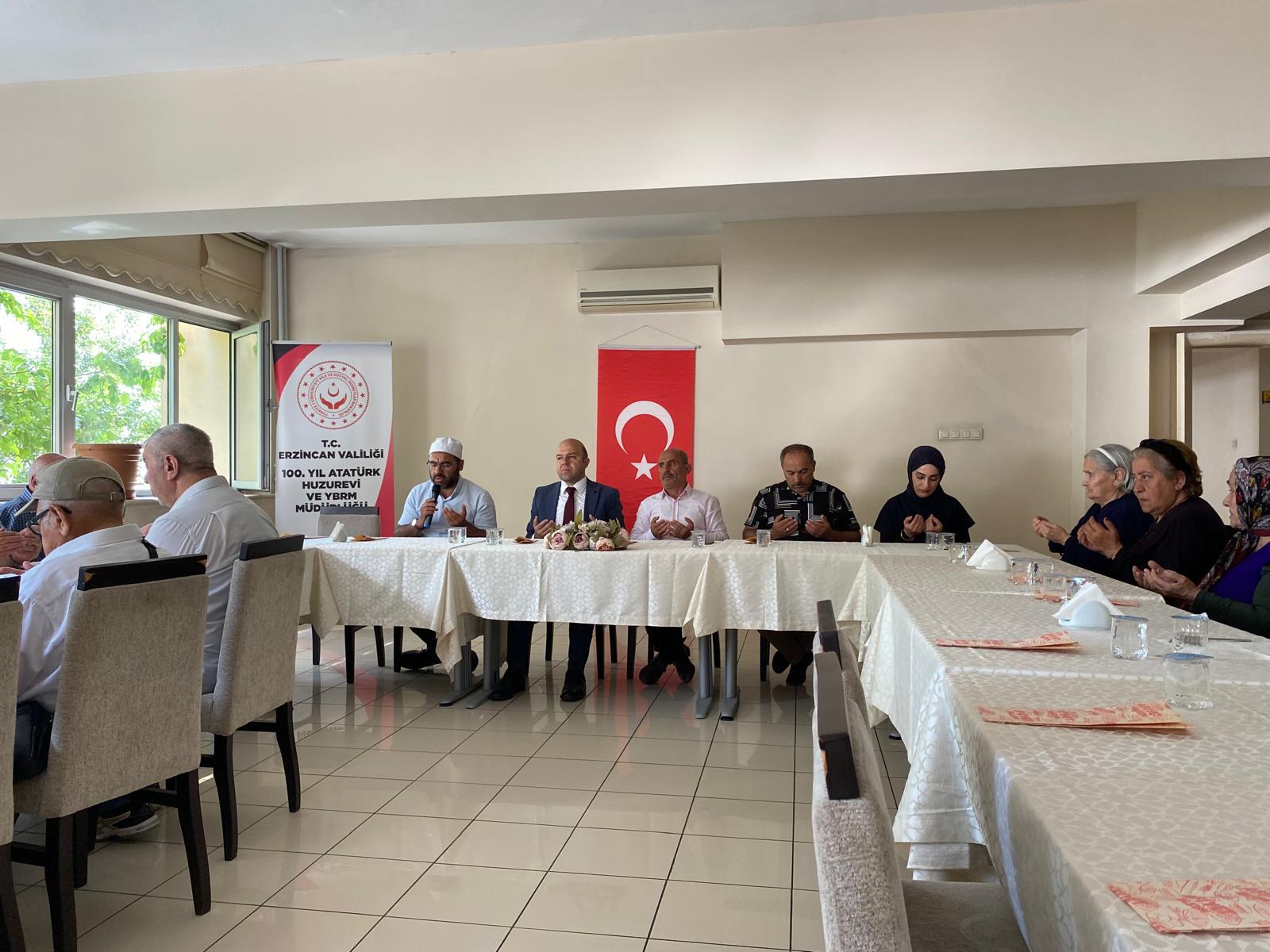  Kaynayan Kazanlar, Komşuya Götürülen Tabaklar Ve Gönüllere Şifa Olan Aşure; Dayanışmanın, Kardeşliğin Ve Paylaşmanın En Güzel Simgelerinden Biridir.