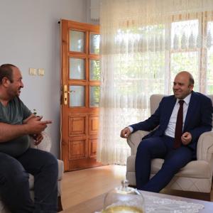 Koruyucu Aile Hizmet Modeli Kapsamında 11 Yıldır Kıymetli Evladımızın Bakım Ve Sorumluluğunu Özveriyle Üstlenen Sema–Mustafa Pir Çiftini, İl Müdürümüz Sayın Abdulhalim Ünalan İkametlerinde Ziyaret Etti. - fotoğraf 3