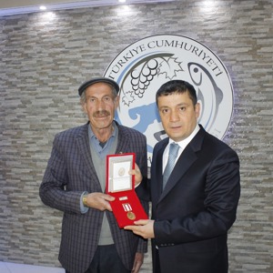 Erciş'te Kıbrıs Gazilerine Milli Mücadele  Madalyası Verildi - fotoğraf 2