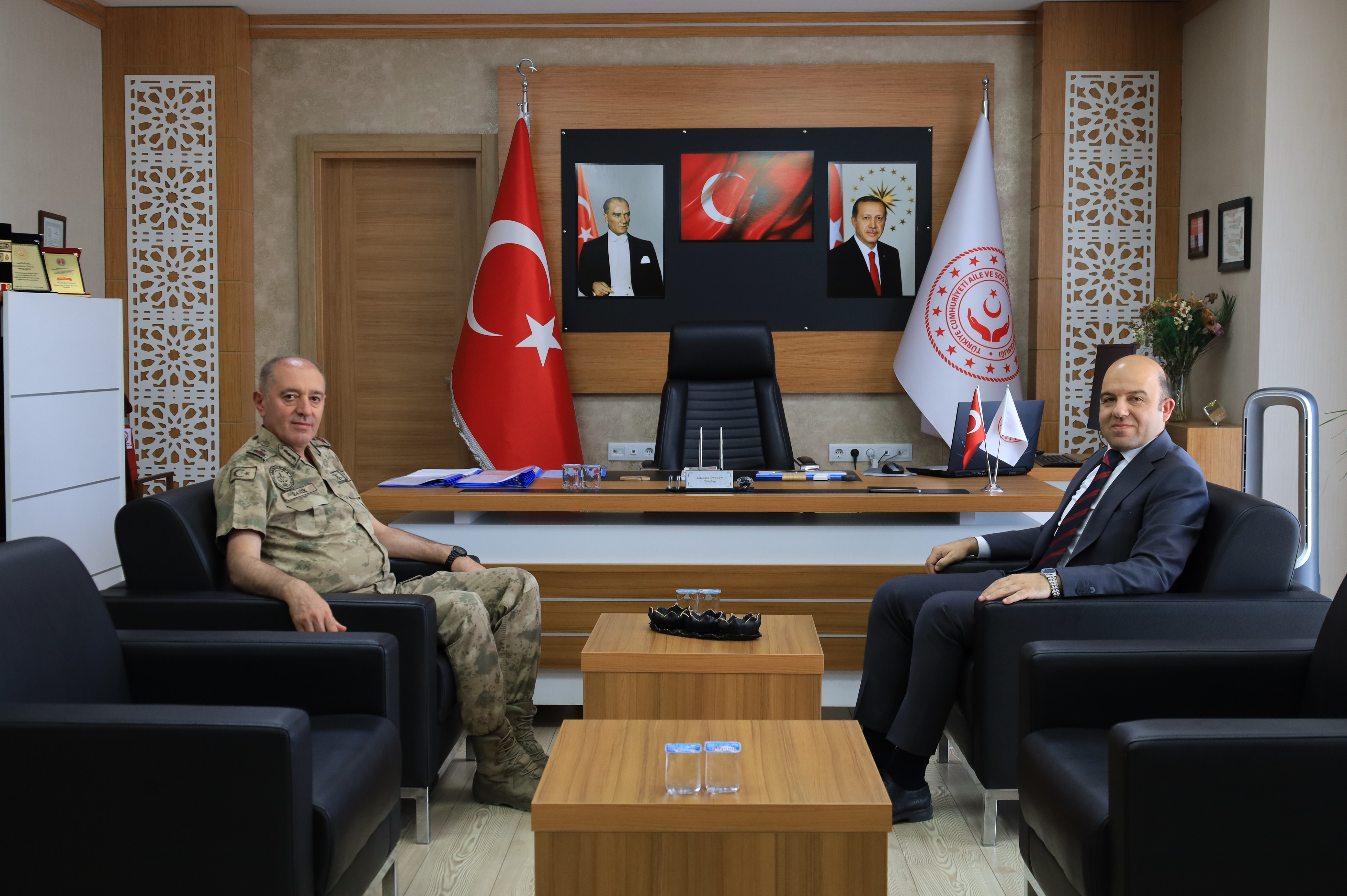 Erzincan İl Jandarma Komutanı Tuğgeneral Sayın Veysel Yanık İl Müdürümüz Sayın Abdulhalim Ünalan’ı Makamında Ziyaret Etti.