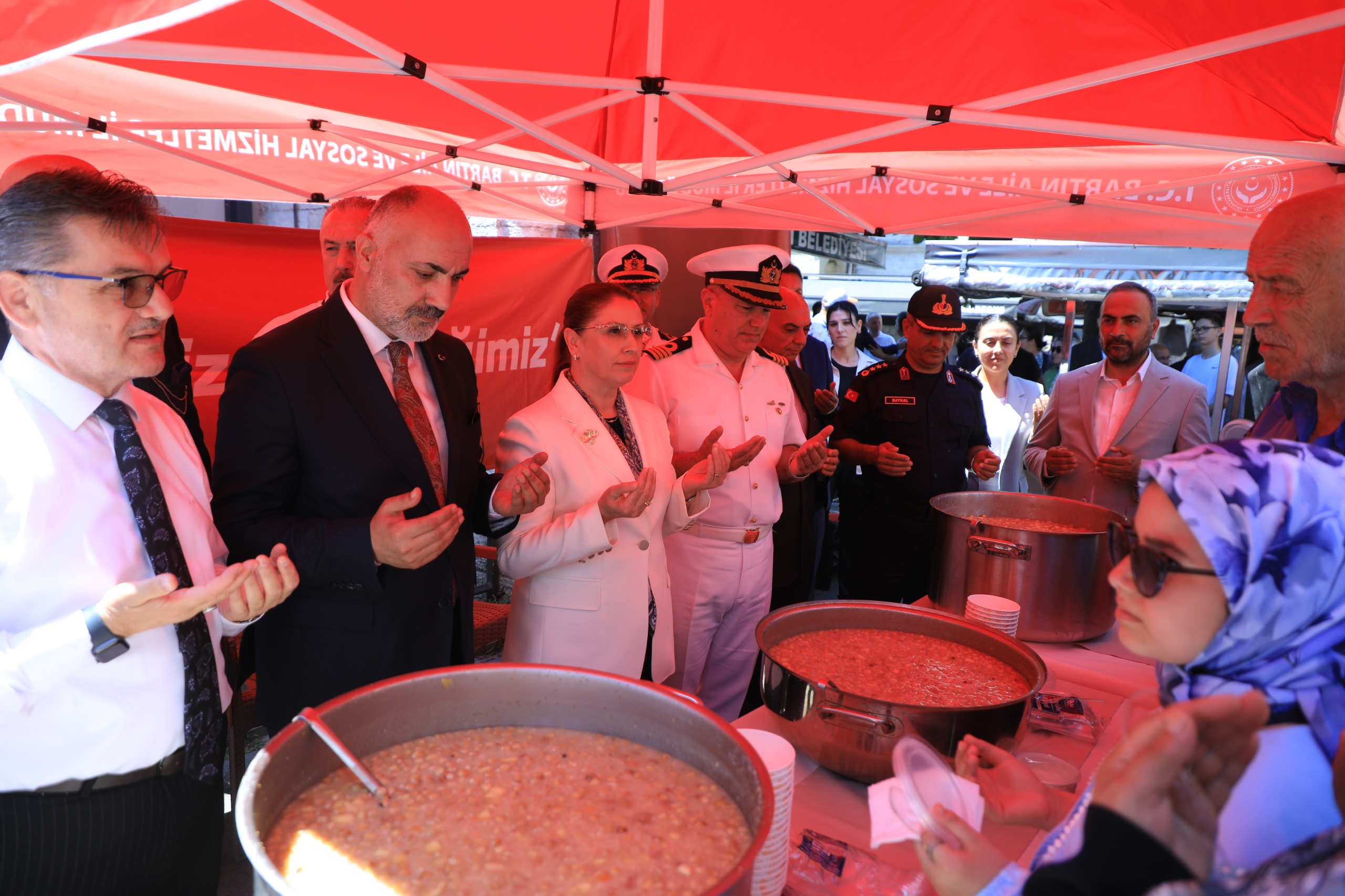 Muharrem Ayı Vesilesiyle Düzenlenen Aşure Etkinliğinde Vatandaşlarımızla Bir Araya Gelindi - fotoğraf 4