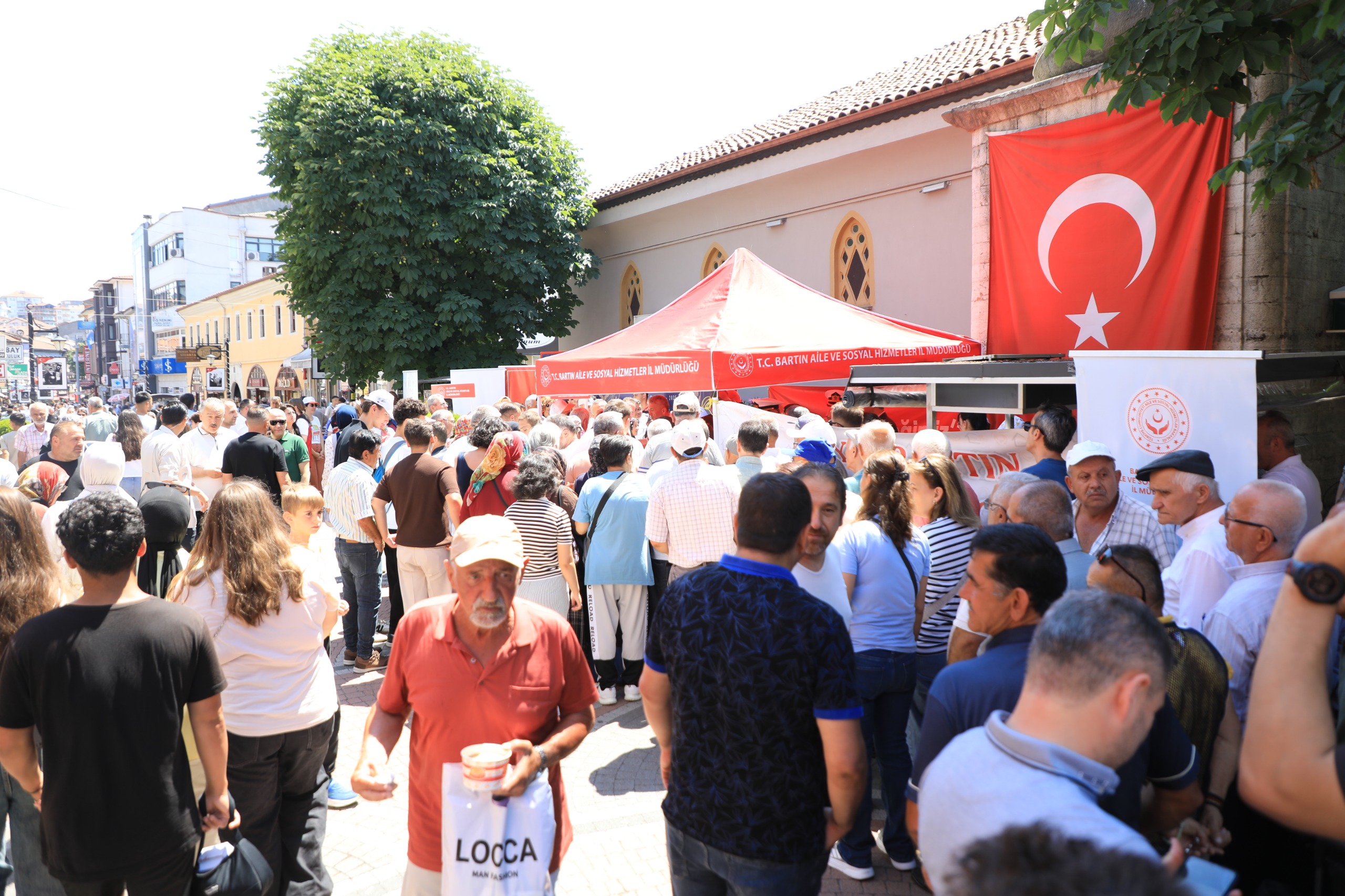 Muharrem Ayı Vesilesiyle Düzenlenen Aşure Etkinliğinde Vatandaşlarımızla Bir Araya Gelindi - fotoğraf 6
