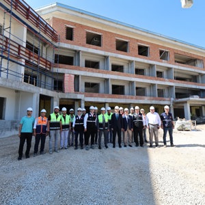 Valimiz Sayın Dr. Naci Aktaş ile İl Müdürümüz Sayın Bilal Erdoğan, Yapımı Devam Eden Afyonkarahisar Huzurevi Yaşlı Bakım ve Rehabilitasyon Merkezinde İncelemelerde Bulundu. - fotoğraf 3