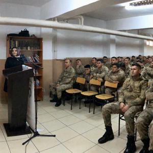 İl Jandarma Komutanlığı’nda “Bilinçli ve Güvenli İnternet Kullanımı ” Semineri Verildi - fotoğraf 2