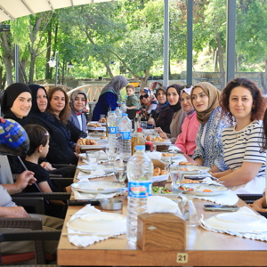 30 Haziran Koruyucu Aile Günü Etkinlikleri Kapsamında Müdürlüğümüz Tarafından Koruyucu Ailelerimiz Ve Çocuklarımız İle Birlikte Kültürel Bir Gezi Gerçekleştirdik. Çağlayan Şelalesi’ni Ziyaret Eden Ailelerimiz Ve Çocuklarımız, Doğayla İç İçe Keyifli Bir Gün Geçirdi. - fotoğraf 5