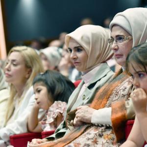 Emine Erdoğan Hanımefendi ve Bakanımız Göktaş "Gönül Elçileri Koruyucu Aile Vizyon Çalıştayı Kapanış Programı"na katıldı - fotoğraf 15