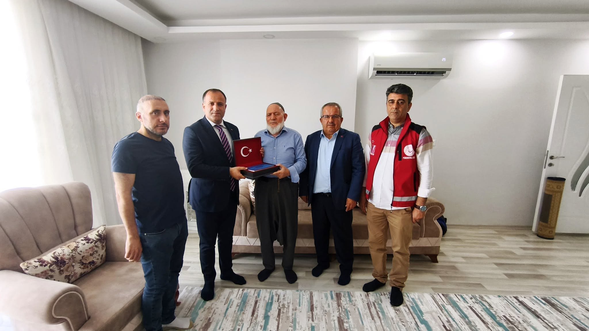 Babalar Günü vesilesiyle aziz şehidimiz Fevzettin TEKBALIK’ın kıymetli babası Mehmet TEKBALIK’ı ziyaret ettik.
