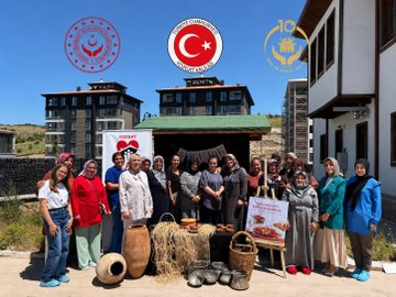  Aile Destek Merkezimizde düzenlenen  etkinliğe Vali Yardımcımız Türker Çağatay Halim ve İl Müdürümüz Alper Alp katılım sağladı.