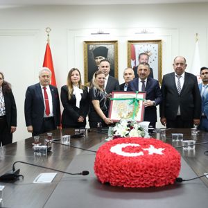 Roman Kursiyerlerimiz Romanlar Günü vesileyle Sn.Valimiz Osman HACIBEKTAŞOĞLU ile bir araya gelmişlerdir. - fotoğraf 4