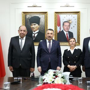 Roman Kursiyerlerimiz Romanlar Günü vesileyle Sn.Valimiz Osman HACIBEKTAŞOĞLU ile bir araya gelmişlerdir. - fotoğraf 3