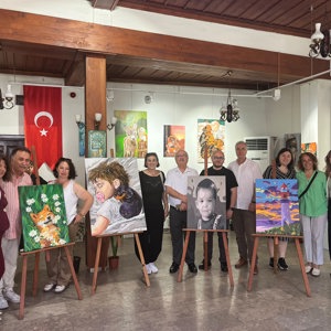 RENKLER UMUDA DÖNÜŞTÜ; GENÇ YÜREKLERİN ESERLERİ SERGİLENDİ - fotoğraf 7
