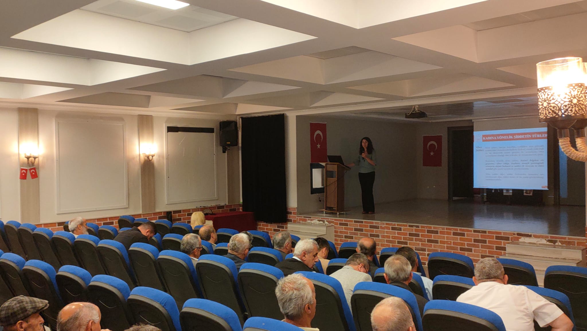 Muhtarlara Yönelik Sosyal Hizmetler ve Şiddetle Mücadele Bilgilendirme Toplantısı Gerçekleştirildi - fotoğraf 4