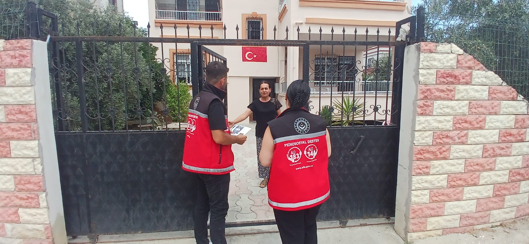 Tarsus Sosyal Hizmet Merkezi Müdürlüğü personeli tarafından Yenice ve Kelahmet Mahallelerinde 6284 sayılı kanun, ŞÖNİM, Alo 183 ve KADES kullanımı hakkında eğitim verilmiştir. #TarsusSHM @tcailesosyal