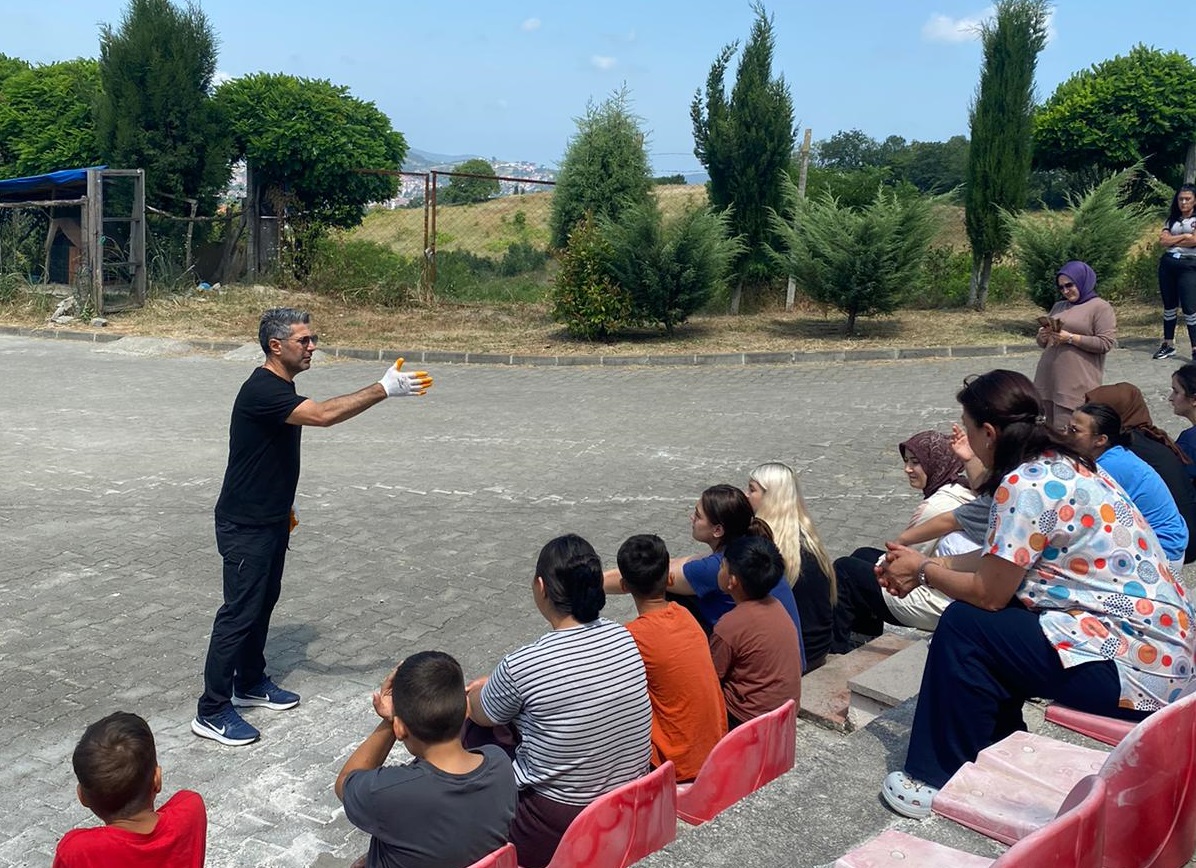 Çocuklarımız İçin AFAD Farkındalık Eğitimi ve Acil Durum Tatbikatları Gerçekleştirildi - fotoğraf 1