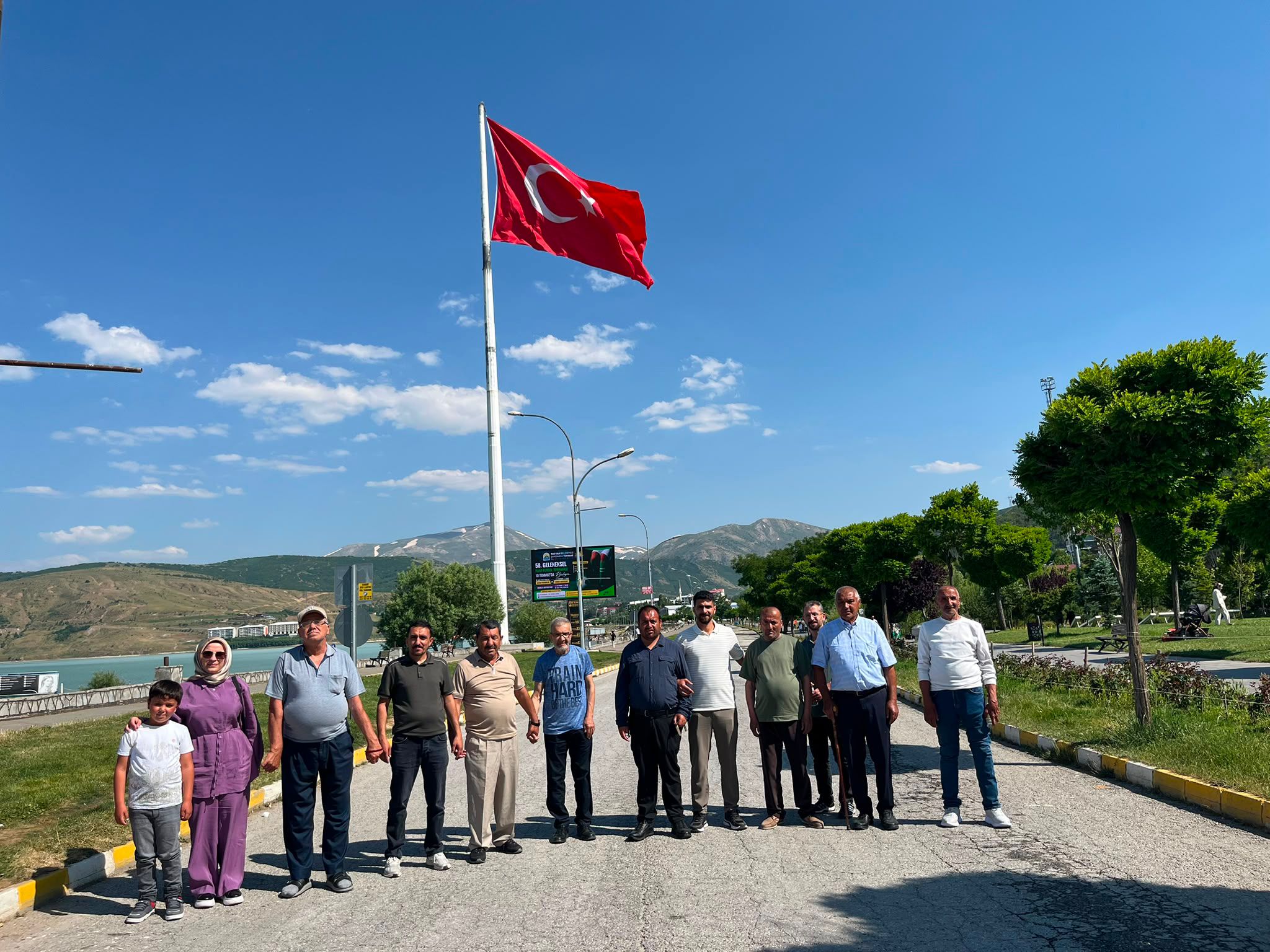 Hayata dokunan her adım, umutla atılır…