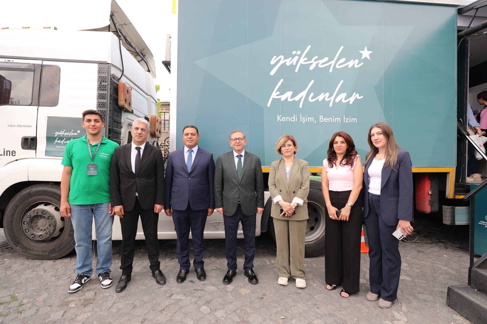 "Kendi İşim Benim İzim" Projesi Kapsamında Girişimcilik Eğitim Tırı Kars'ta