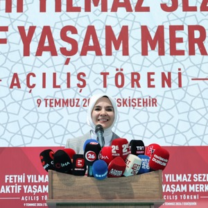 Bakanımız Göktaş, Eskişehir'de Yaşlı Aktif Yaşam Merkezi'nin açılışında konuştu - fotoğraf 2