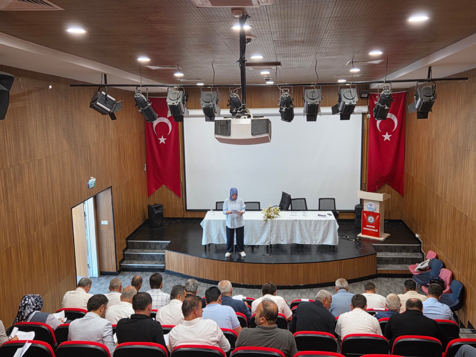 Asarcık’ta Muhtarlara Sosyal Hizmet ve Kadına Yönelik Şiddetle Mücadele Eğitimi Verildi