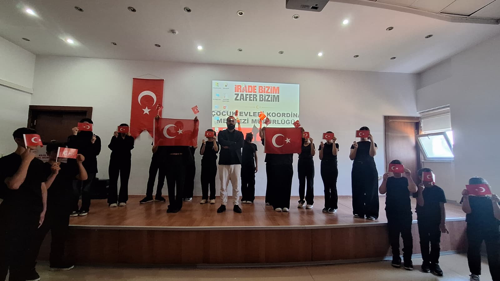 Koruma Altındaki Çocuklardan Anlamlı 15 Temmuz Programı