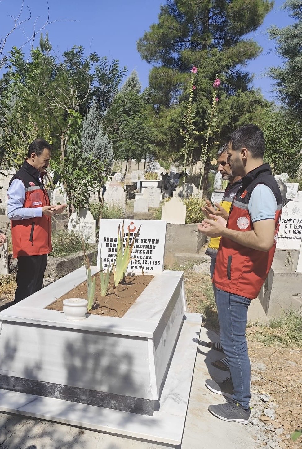 Şehit Mezarları Yenileme