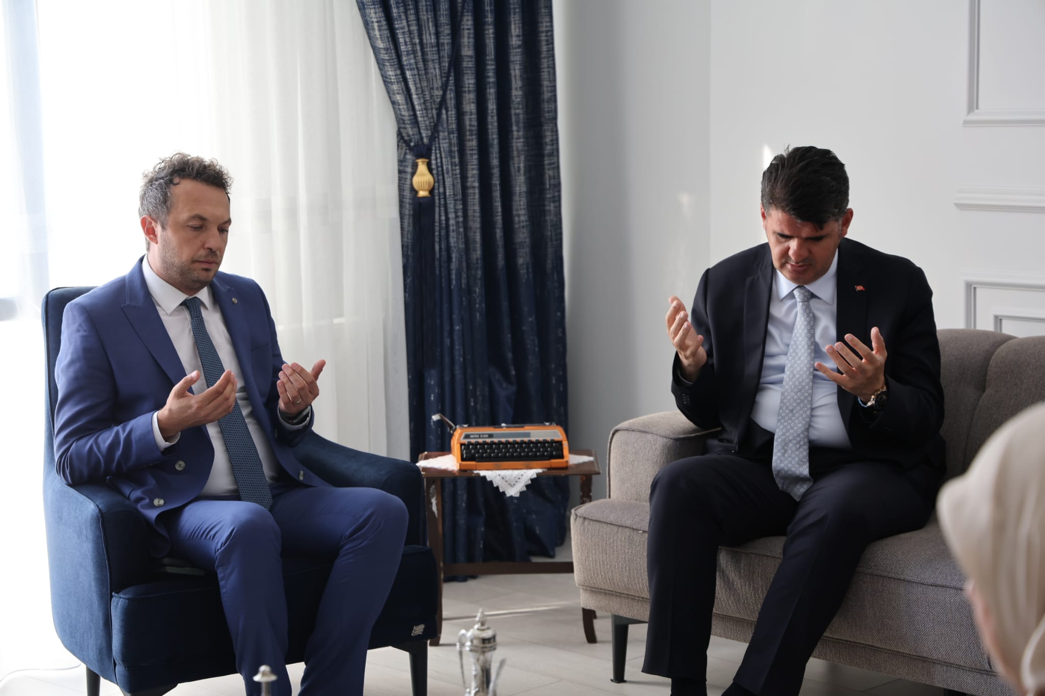 Valimiz Sayın Ömer Kalaylı ve İl Müdürümüz Çetin Tutaş’tan Şehit Ailelerimize Ziyaret