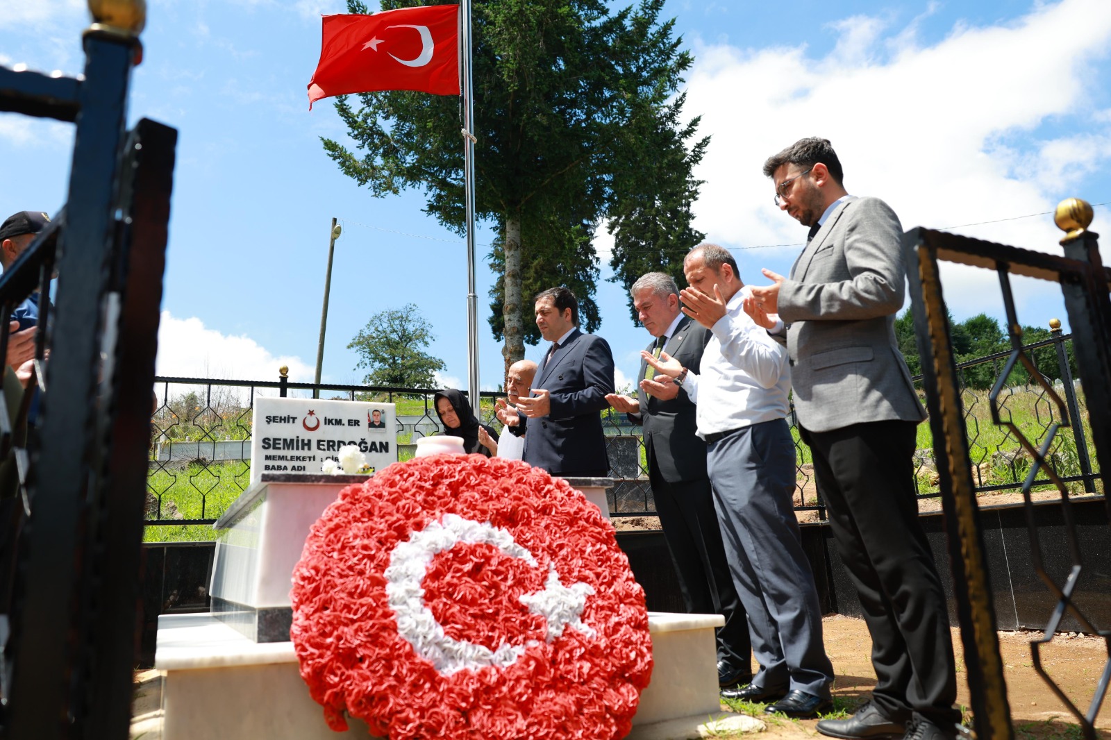 15 Temmuz Demokrasi ve Millî Birlik Günü Kapsamında Aziz Şehitlerimizin Kabirleri Ziyaret Edild