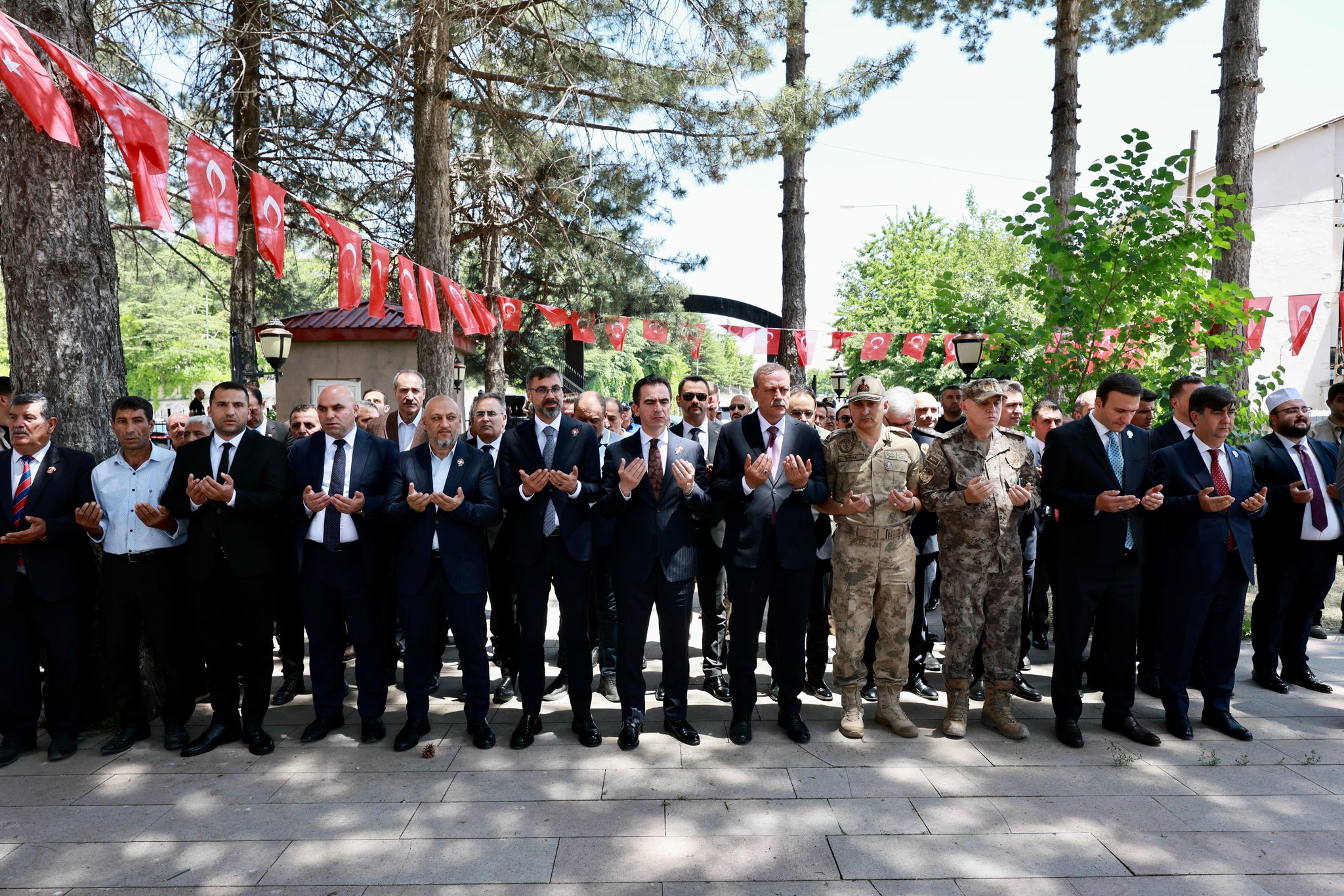 Şehitlerimizin Aziz Hatırasına Saygıyla