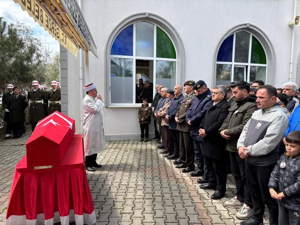 Kıbrıs Gazimiz Dursun Gümüş Son Yolculuğuna Uğurlandı