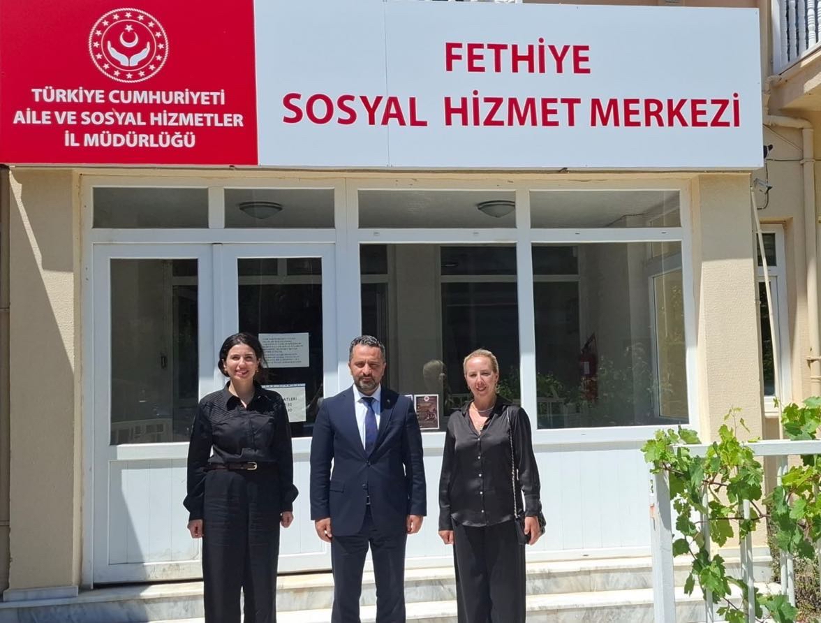 İl Müdürümüz Mahmut SELÇUK, Fethiye Sosyal Hizmet Merkezi Müdürlüğümüzü ziyaret ederek yürütülen hizmetler ve gerçekleştirilen çalışmalar hakkında bilgi aldı.