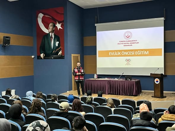 Sağlık Bilimleri Fakültesi Öğrencilerine Evlilik Öncesi Süreçler Eğitimi Verildi