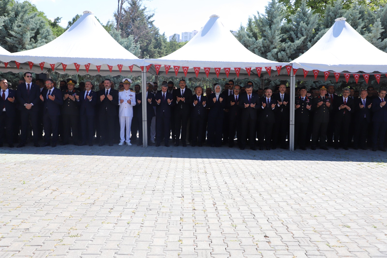 15 Temmuz Demokrasi ve Millî Birlik Günü’nün 10. Yılında Karşıyaka Şehitliği Ziyaret Edildi