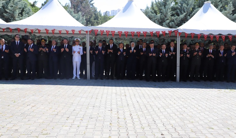 15 Temmuz Demokrasi ve Millî Birlik Günü’nün 10. Yılında Karşıyaka Şehitliği Ziyaret Edildi
