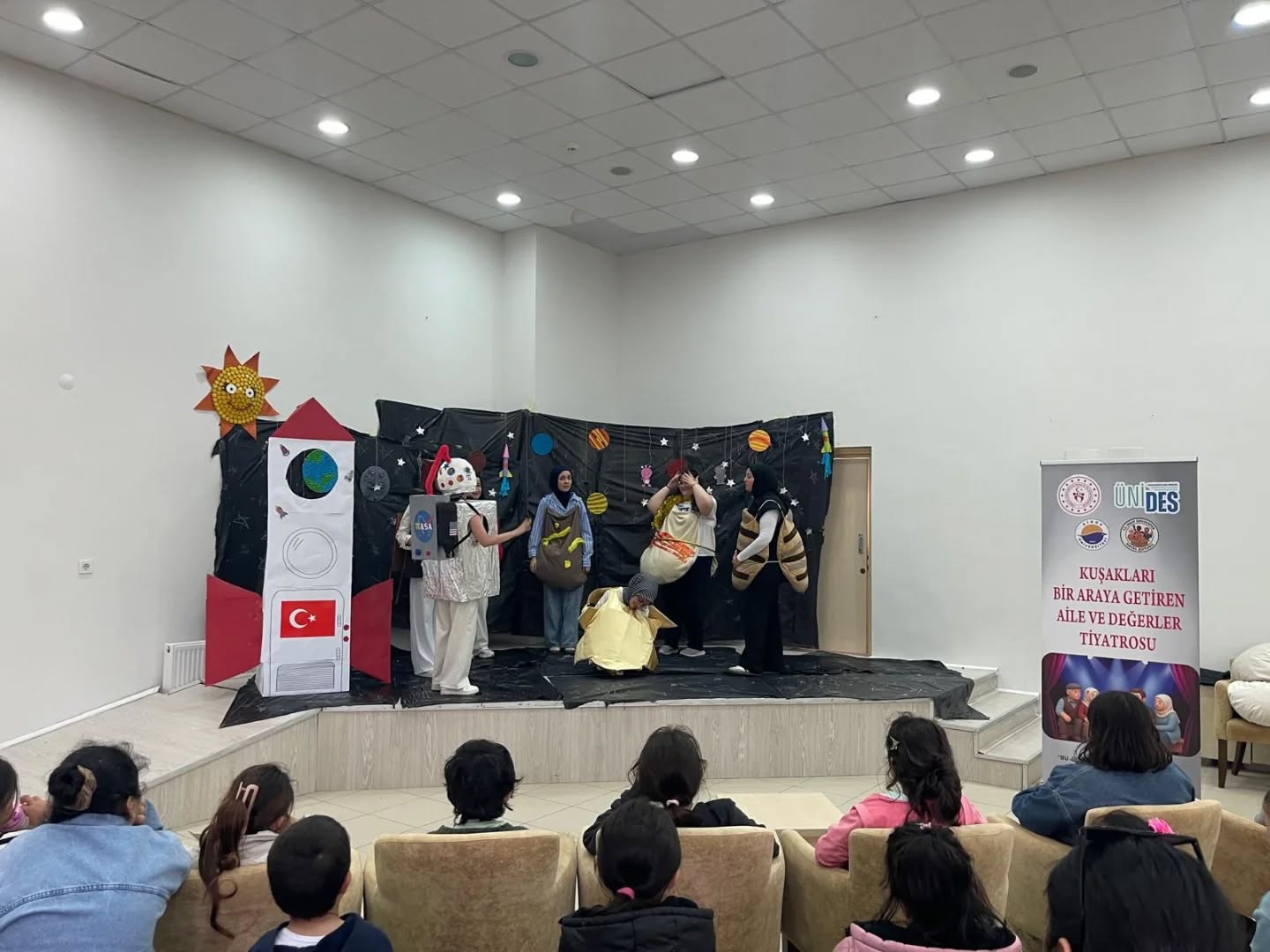 “Kuşakları Bir Araya Getiren Aile ve Değerler Tiyatrosu” Çocuklarla Buluştu