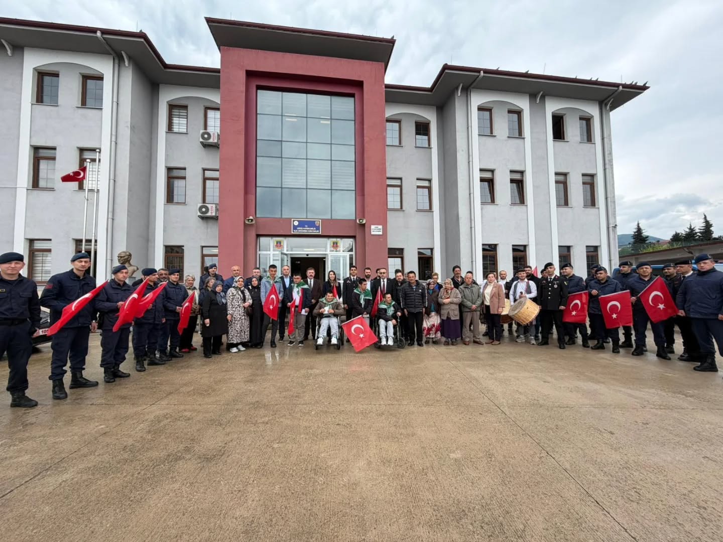 Huzurevi Sakinleri Temsili Askerlik Coşkusuna Ortak Oldu