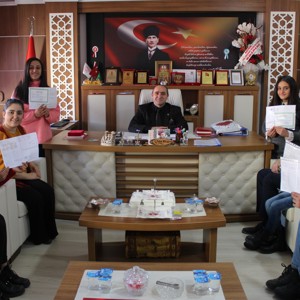 Çocuk Evlerinde Kalan Çocuklarımızın Karne Sevinci - fotoğraf 1