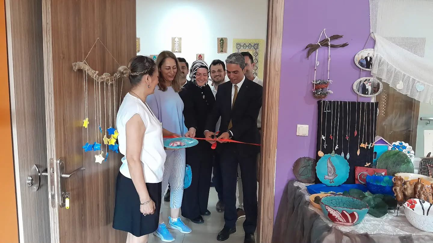 Huzurevi Sakinlerinin El Emeği Ürünleri Yıl Sonu Sergisinde Beğeniye Sunuldu